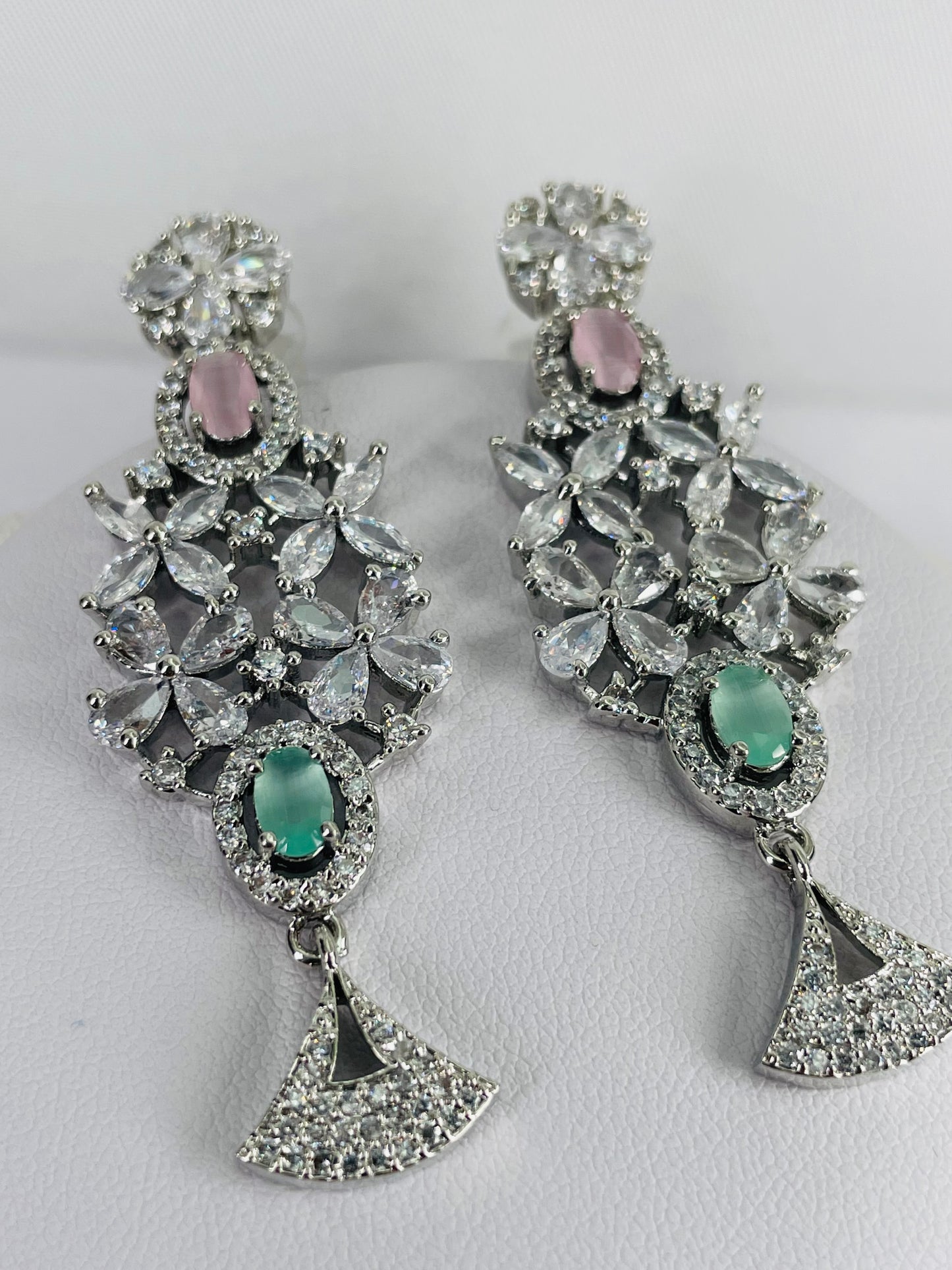 Elegant And Mesmerising Mint And Pink Stone Choker Set