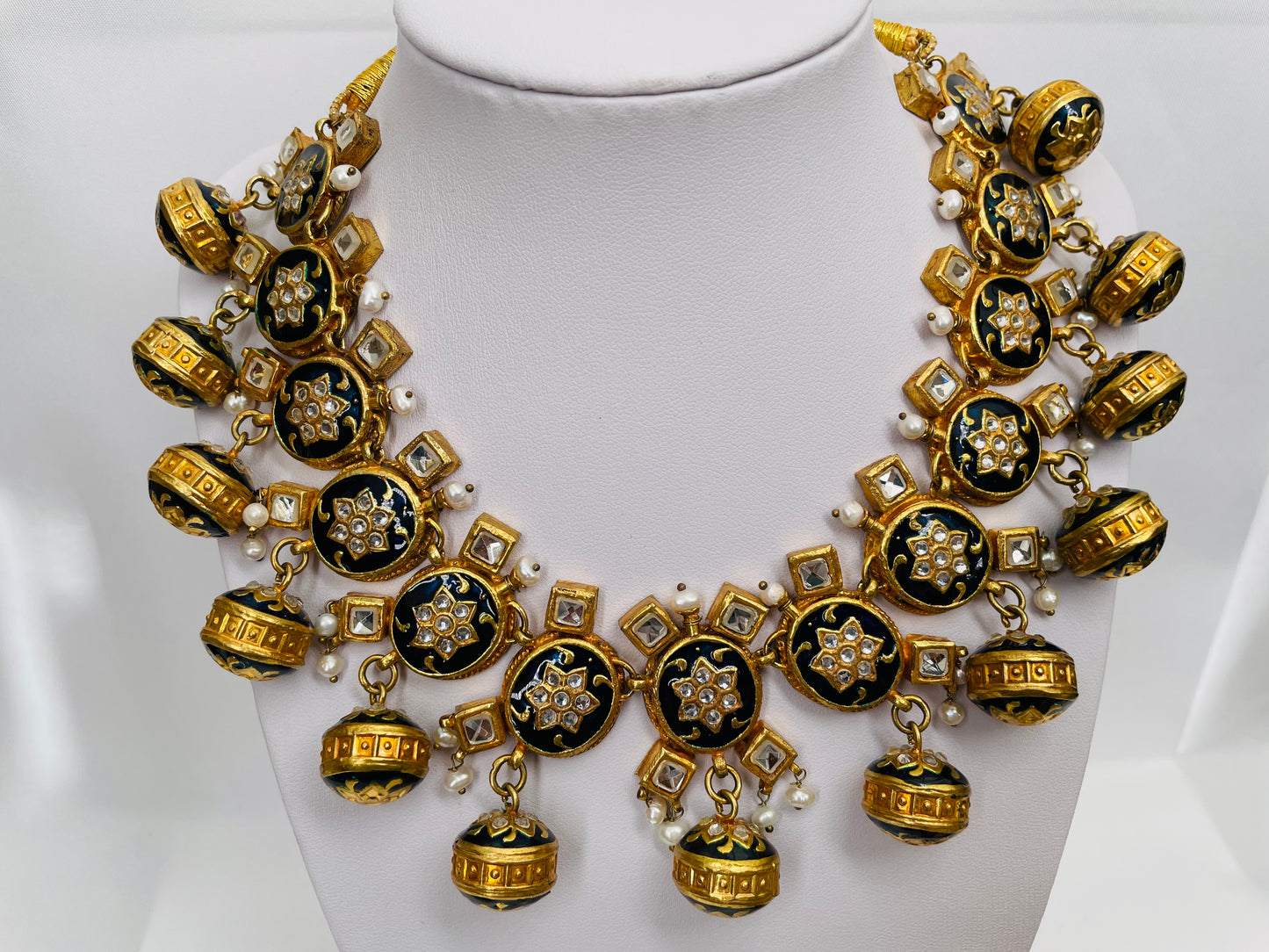 Deep Blue Elegant Kundan And Pearls Set