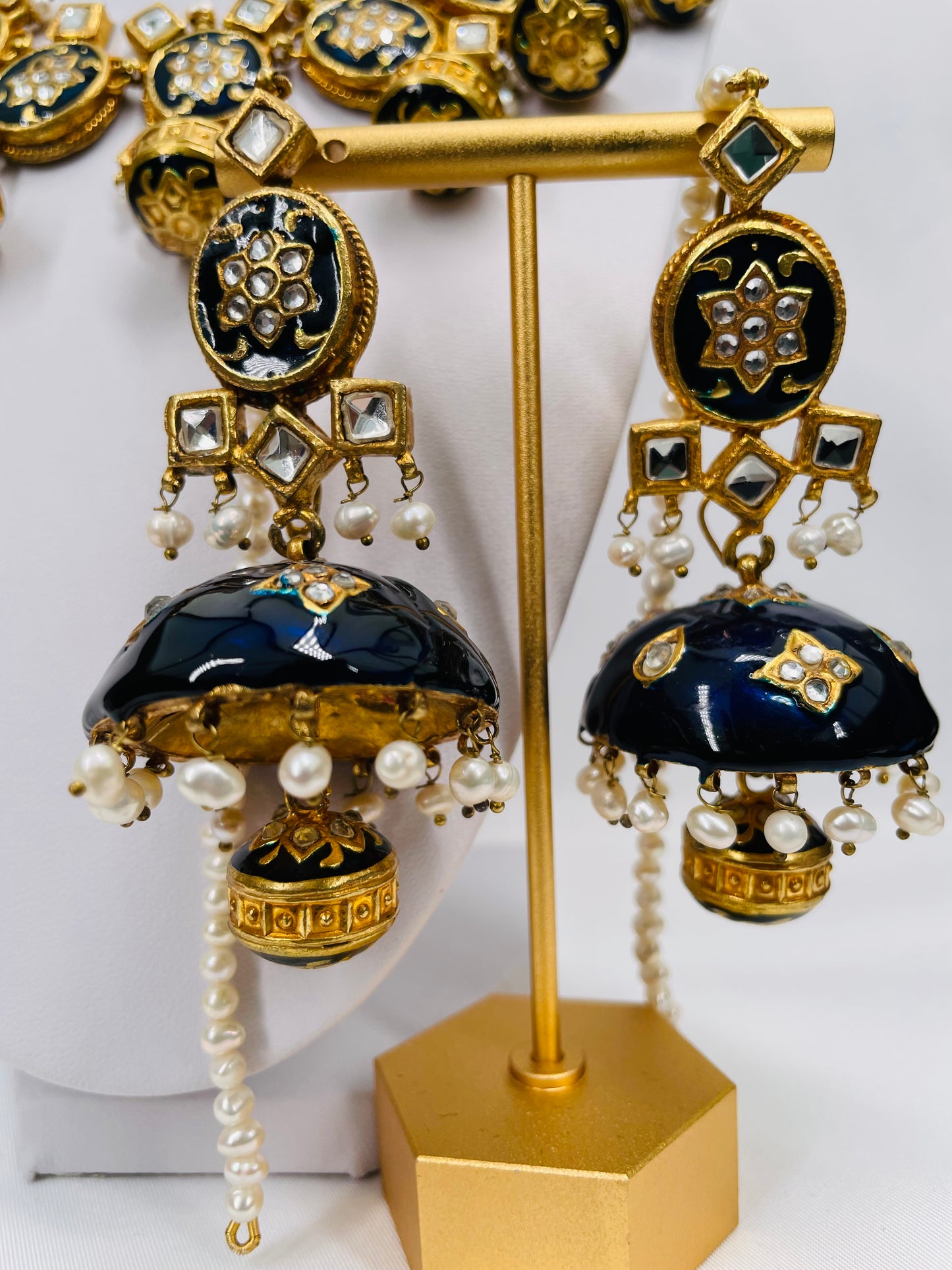 Deep Blue Elegant Kundan And Pearls Set